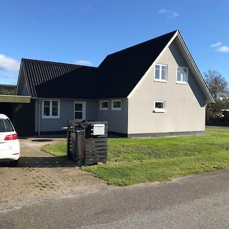 Hyggeligt Byhus Taet Ved Skov Og Togstation Ålbæk Eksteriør billede
