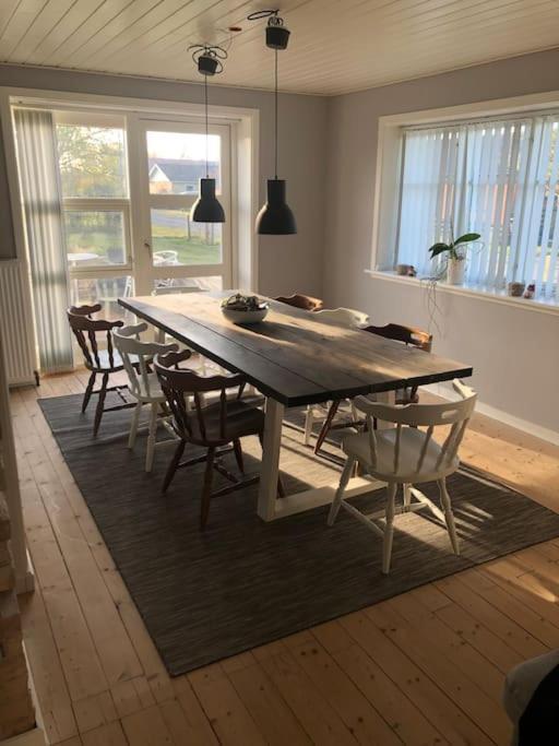 Hyggeligt Byhus Taet Ved Skov Og Togstation Ålbæk Eksteriør billede