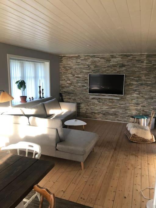 Hyggeligt Byhus Taet Ved Skov Og Togstation Ålbæk Eksteriør billede